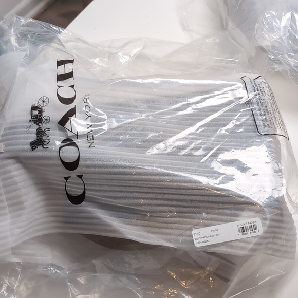 Coach 2540 Mens Refined Pebble Leather West Pack Silver/Light Saddle -Firm Price - Picture 2 of 16